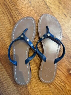 Tory Burch Navy Leather Logo-Stud Thong Sandals